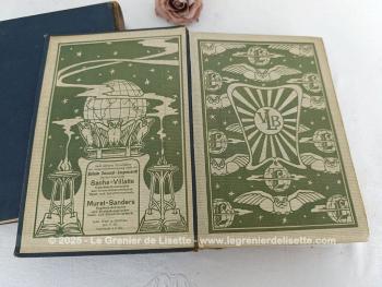 Voici deux beaux et grands livres anciens de collection avec ces deux tomes de dictionnaires de 1909 avec un tome français/allemand et un tome allemand/français. Une couverture à peine usée, mais que de charme dans ces deux livres centenaires.