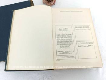 Voici deux beaux et grands livres anciens de collection avec ces deux tomes de dictionnaires de 1909 avec un tome français/allemand et un tome allemand/français. Une couverture à peine usée, mais que de charme dans ces deux livres centenaires.