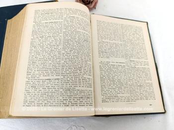 Voici deux beaux et grands livres anciens de collection avec ces deux tomes de dictionnaires de 1909 avec un tome français/allemand et un tome allemand/français. Une couverture à peine usée, mais que de charme dans ces deux livres centenaires.