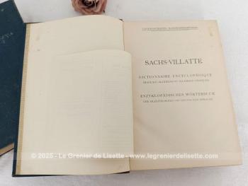 Voici deux beaux et grands livres anciens de collection avec ces deux tomes de dictionnaires de 1909 avec un tome français/allemand et un tome allemand/français. Une couverture à peine usée, mais que de charme dans ces deux livres centenaires.