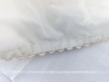 Fait main, voici un beau et long jupon ample en crinoline moderne,  avec une taille élastiquée pour aller d'une taille 36 au 40 avec une hauteur de 104 cm de haut et une circonférence de 155 cm au bas. Superbe !