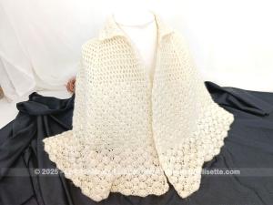 Ancienne liseuse doublée crochet laine écrue