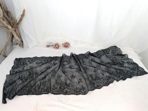 Belle étole rectangulaire dentelle noire petites fleurs