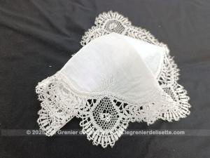 Ancien mouchoir mariée, dentelle et monogrammes ML