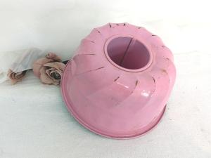 Beau moule Kouglof métal laqué rose