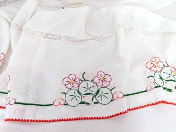 Grand tour de cheminée ou rideau broderies fait main – Image 2