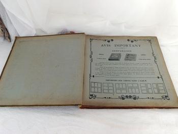 Ancien album vide du début des années 1900 de 42 feuilles avec emplacements pour mettre les cartes de différentes facons. Superbe couverture Art Nouveau au décor floral très ornementé. Que de charme!