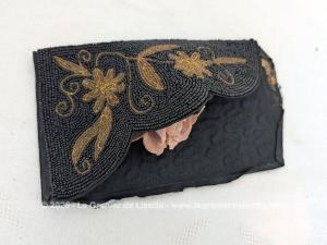 Beaux vestiges ancienne pochette perles cousues années 40