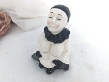Voici une bonbonnière ou boite bien originale bonbonnière en 2 parties représentant Pierrot le Clown Blanc. Original !