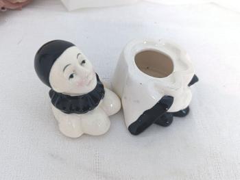 Voici une bonbonnière ou boite bien originale bonbonnière en 2 parties représentant Pierrot le Clown Blanc. Original !