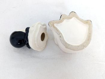 Voici une bonbonnière ou boite bien originale bonbonnière en 2 parties représentant Pierrot le Clown Blanc. Original !