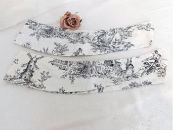 Voici une paire de belles embrasses en tissus tendance toile Jouy Gris avec anneau d'accroche aux deux extrémités . Superbes ! 