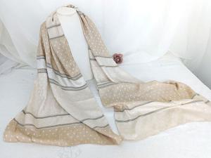 Superbe écharpe soyeuse champagne pois et raies