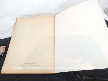 Datant de 1994, voici la revue anniversaire du cinquantenaire du journal Le Monde avec un récapitulatif des événements les plus importants et marquants de 1944 à 1994.  Un beau et merveilleux voyage dans XX° siècle !