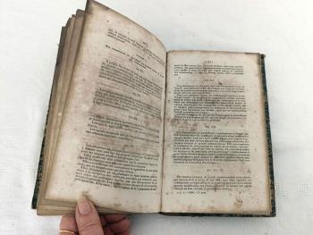 Datant de 1846, voici un livre juridique sur les  