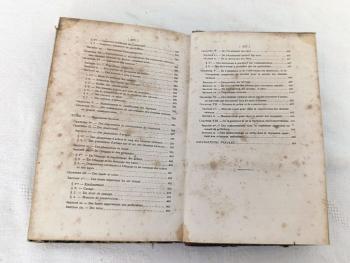 Datant de 1846, voici un livre juridique sur les  