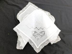 Ancien mouchoir mariée, jours, broderies et monogrammes ML