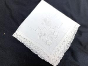 Ancien mouchoir mariée, jours, broderies et monogrammes ML