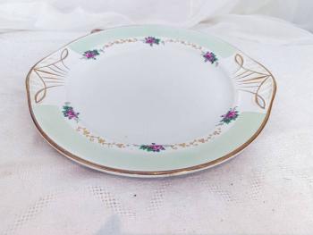 Datant des années 50, voici un plat à dessert  des faïenceries  
