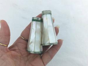 Petites salière et poivrière nacre et métal argenté