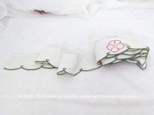 Long tour de cheminée/armoire ou étagère broderies fait main
