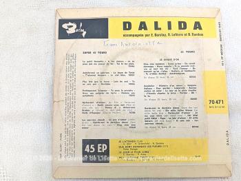 Voici un disque 45T de Dalida des années 60 avec 4 titres, dont le plus célèbre est 