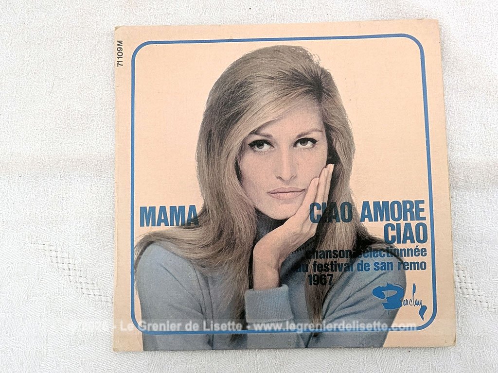 Voici un disque 45T de Dalida des années 60 avec 4 titres, dont le plus célèbre est