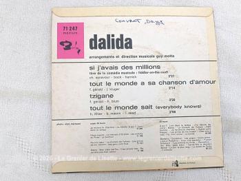 Voici un disque 45T de Dalida des années 60 avec 4 titres, dont le plus célèbre est