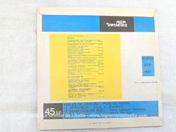 Voici un disque 45T de Marcel Truquet et son Orchestre, avec divers morceaux de musique dont 