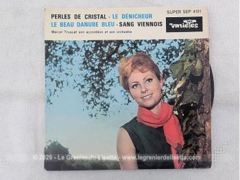 Voici un disque 45T de Marcel Truquet et son Orchestre, avec divers morceaux de musique dont 