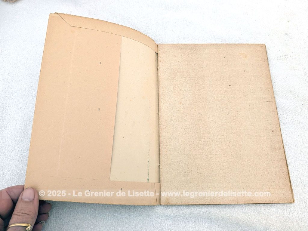 Voici un petit livret vintage au titre de