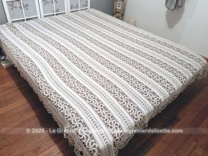 Magnifique ancien couvre-lit bandes crochet et dentelle