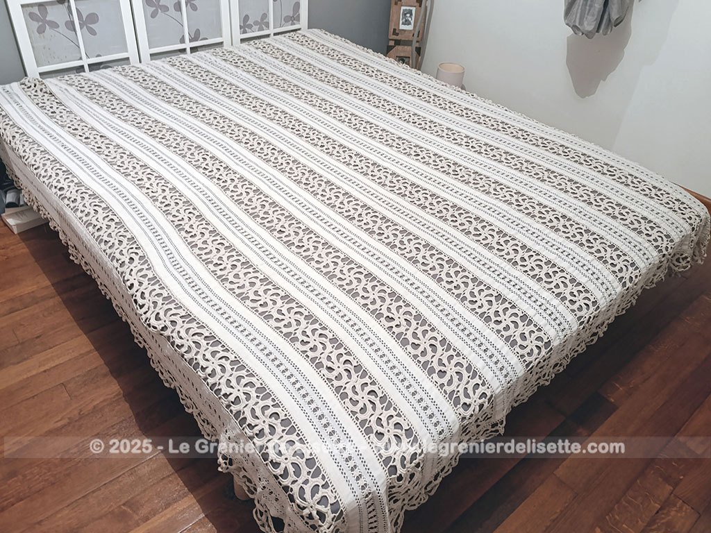 Magnifique ancien couvre-lit bandes crochet et dentelle