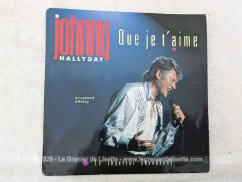 Voici un disque 45T de Johnny Halliday  des années 60 avec 2 titres, dont le plus célèbre est 