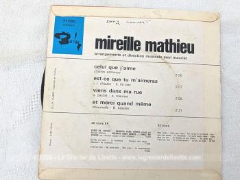 Voici un disque 45T de Mireille Mathieu de 1968 avec 4 titres, dont le plus célèbre est