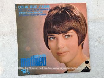Voici un disque 45T de Mireille Mathieu de 1968 avec 4 titres, dont le plus célèbre est