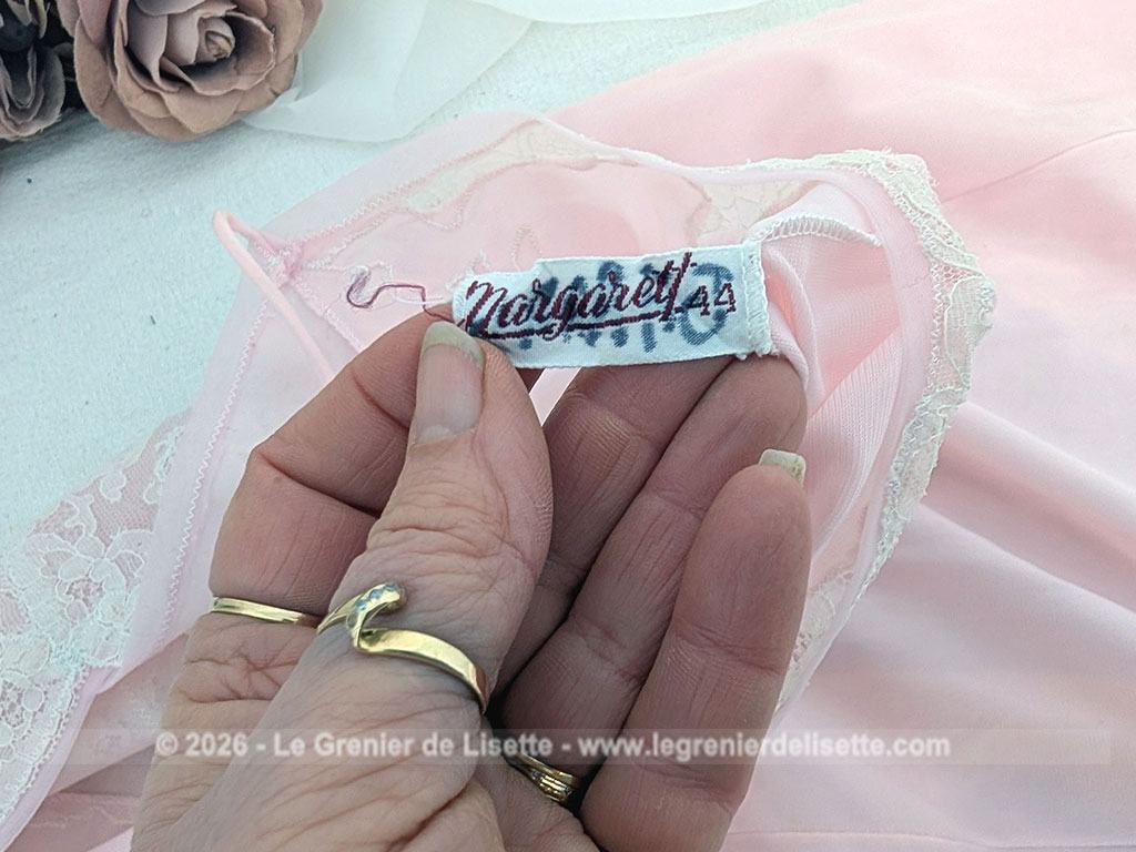 Voici une belle nuisette ou déshabillé vintage de la marque