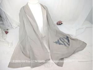 Original foulard crêpe gris souris fait main grande broderie R