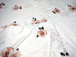 Coupon grande couette satinée shabby aux pompons