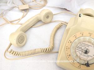 Téléphone vintage à cadran ivoire 1982