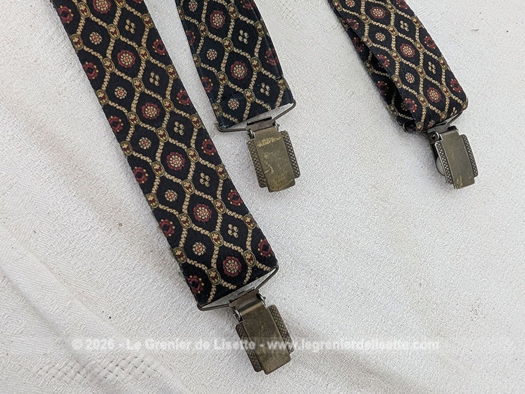 Au style rétro, voici une élégante paire de bretelles pour homme au motif