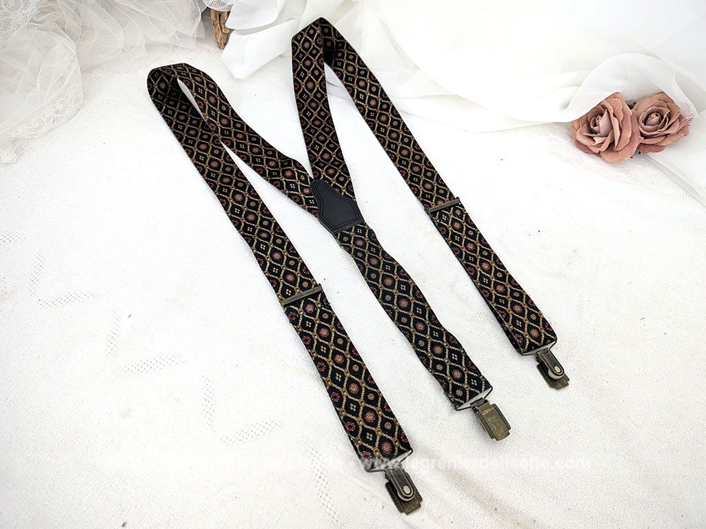 Au style rétro, voici une élégante paire de bretelles pour homme au motif