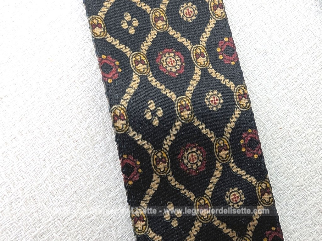 Au style rétro, voici une élégante paire de bretelles pour homme au motif