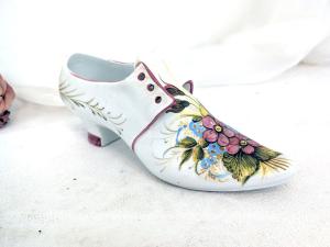 Escarpin faïence blanche dessin peint main fleurs shabby