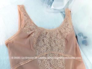 Fond de robe vintage polyamide chair avec dentelle Taille 38/40