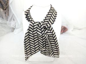 Belle lavallière à chevrons pour femme ou cravate Ascot pour homme