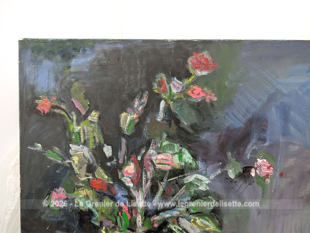 Sur 65 x 54 cm, voici un bien original tableau représentant un bouquet de fleurs peint à l'huile qui capte la lumière avec une force incroyable. Signée J. Maurin et datée de 2005. Pièce unique.