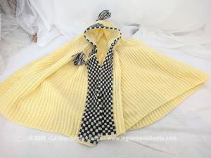 Burnous vintage tricot laine jaune bordure dessins carreaux jaune noir