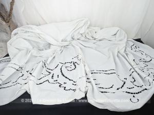 Ancien grand drap belles grandes broderies ajourées