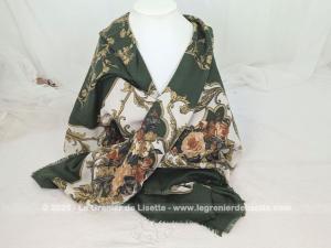 Elégant grand foulard italien motifs baroques et fleurs